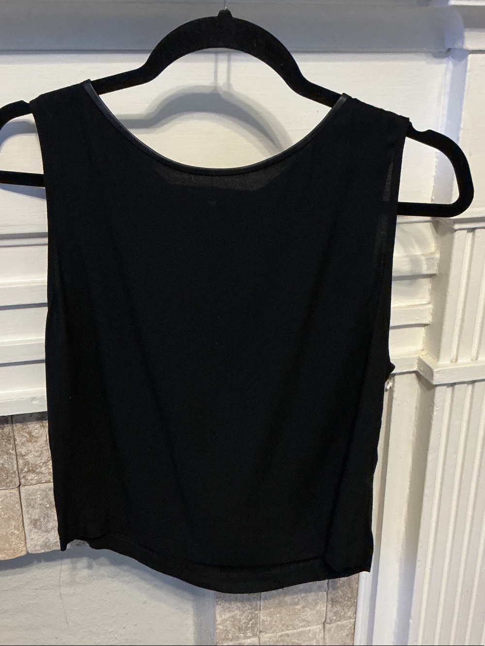 Alice + Olivia Black Sleeveless Tank Top no size measurements pit to pit 16 1/2